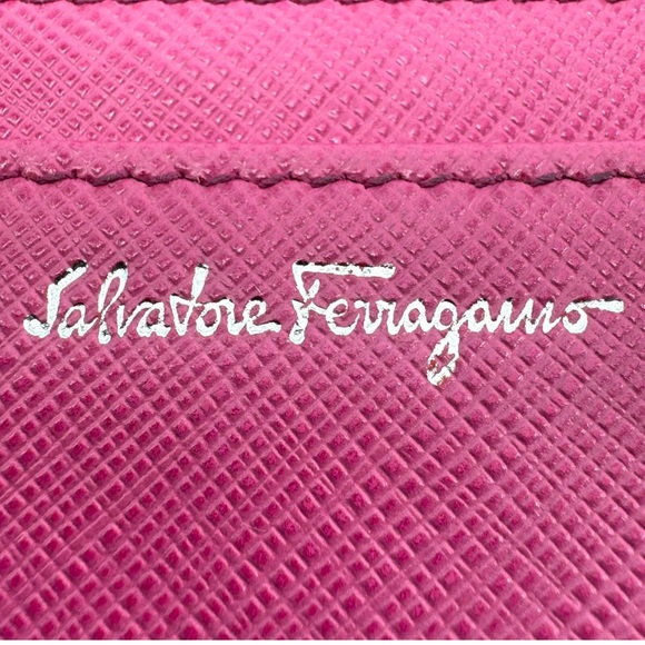 Salvatore Ferragamo Gancini Pink Leather Wallet 🩷🩷Final
Price! - Picture 9 of 15